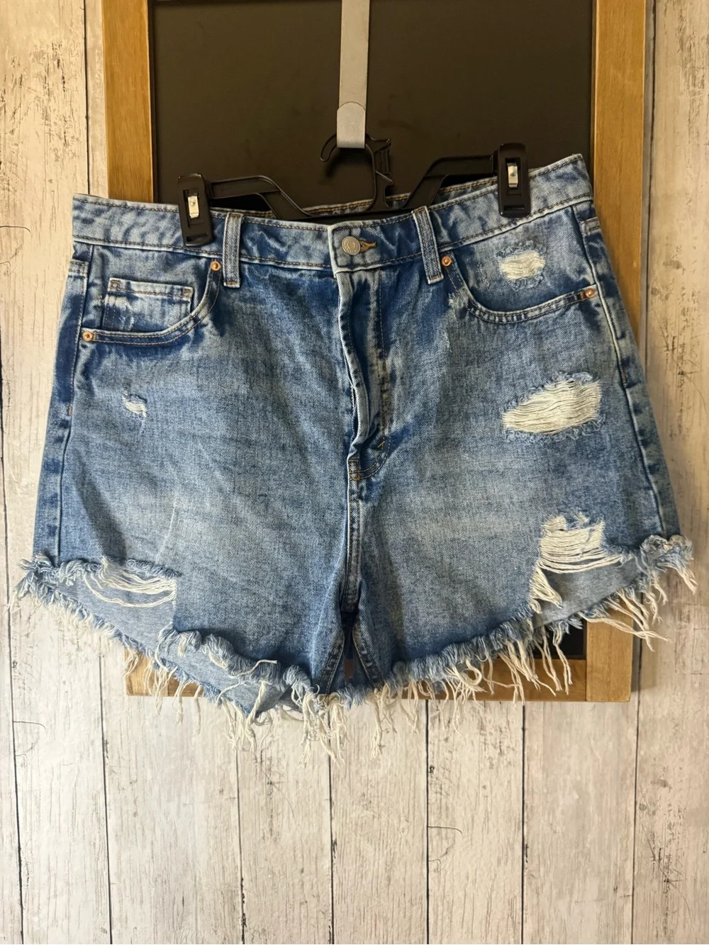 Wild Fable Sz 14 High-waisted blue denim shorts with frayed hem and distressing